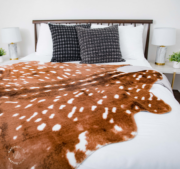 How to Mix Textures Like a Pro Using Throws, Rugs, and Wall Decor